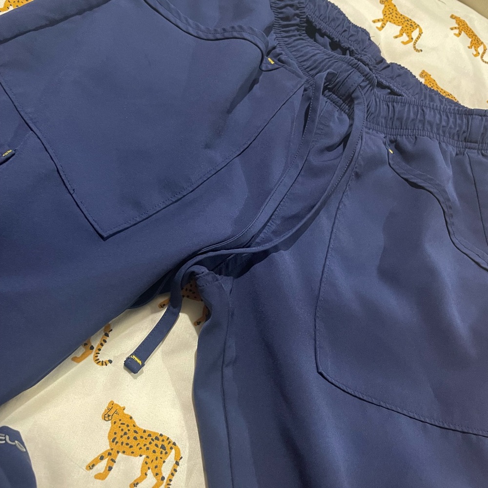 Cherokee scrub set. Excellent condition. Navy blue